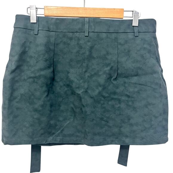 NWT Pretty Little Thing Green Faux Leather Cargo Utility Mini Skirt Size 8 - Picture 7 of 12